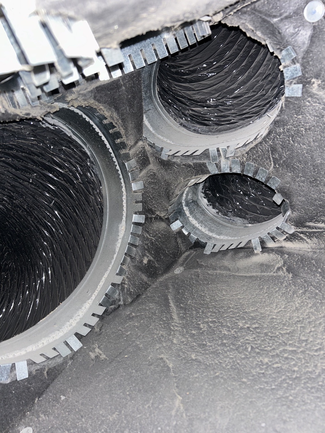 Dust build-up at duct connections